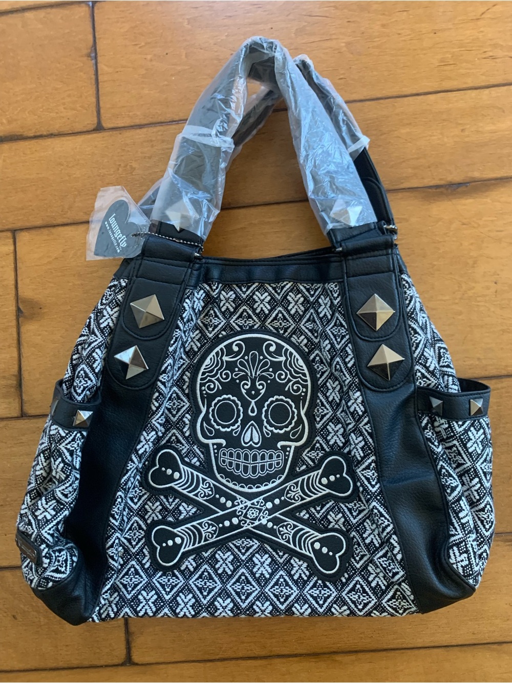 NWT Loungefly black & white,skull & crossbones handbag w/ studs